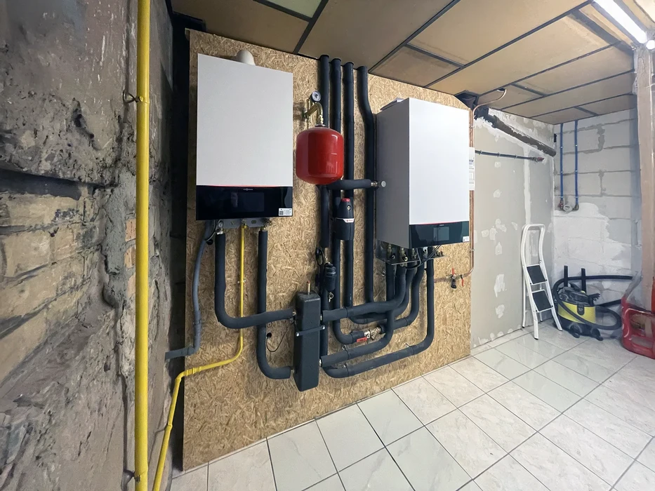 Cave ou sous-sol avec installation de chauffage moderne