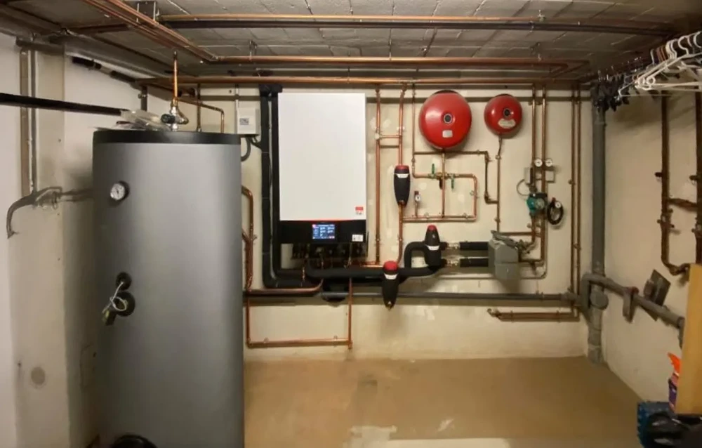 Cave technique avec installation de chauffage moderne